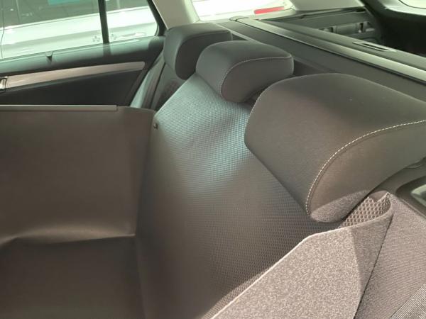 Die Rückenlehnen des Fahrers und Beifahrers Ihres Skoda Superb Combi haben zuverlässigen Gesamtschutz